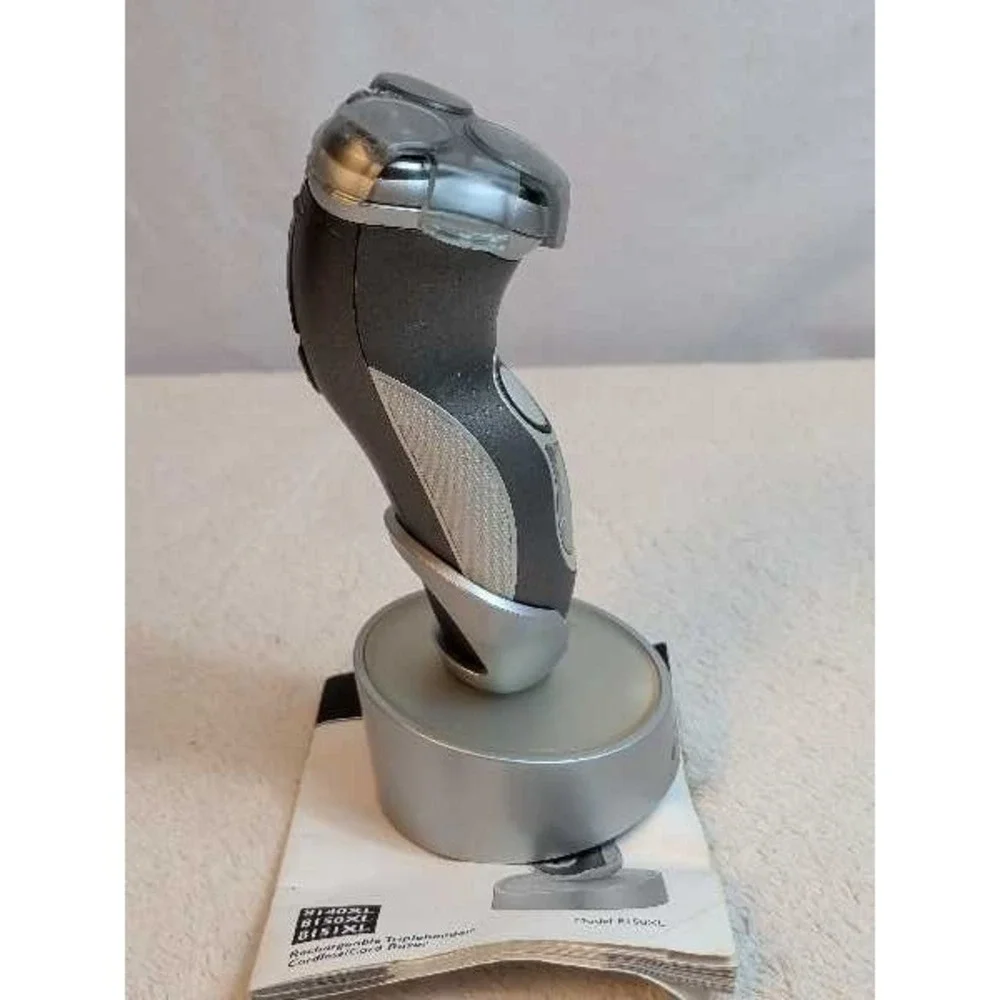 Philips Norelco 8140XL Speed-XL Rechargeable Tripleheader Razor
